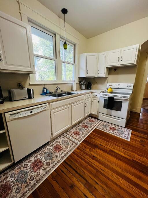 4 Bedroom Dc'S Best Location With Parking, Walk To Clarendon Metro, Shopping And Nightlife! Арлингтон Экстерьер фото