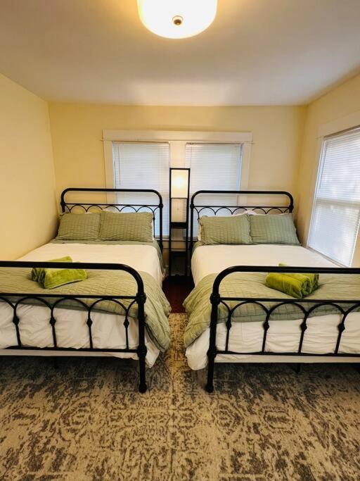 4 Bedroom Dc'S Best Location With Parking, Walk To Clarendon Metro, Shopping And Nightlife! Арлингтон Экстерьер фото